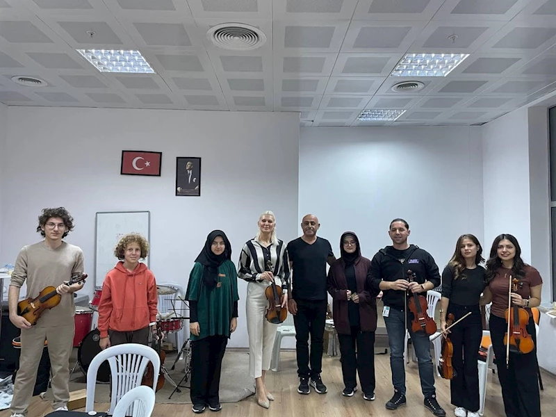 Sanat Akademisi öğrencileriyle bir araya geldi
