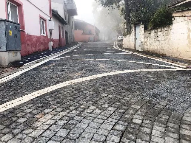 İvrindi merkezde üstyapı çalışmaları dört koldan devam ediyor.