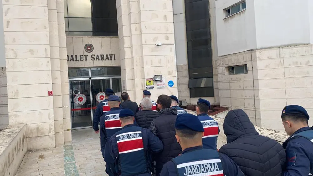    Jandarma göçmen kaçakçılarına operasyon