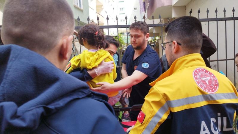 Oyun oynarken bahçe korkuluğu çenesine saplandı
