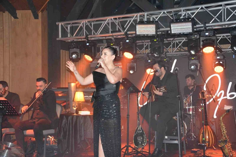 Sarıkamış Kayak Merkezi’nde tatilciler yeni yıla Merve Özbey ile 