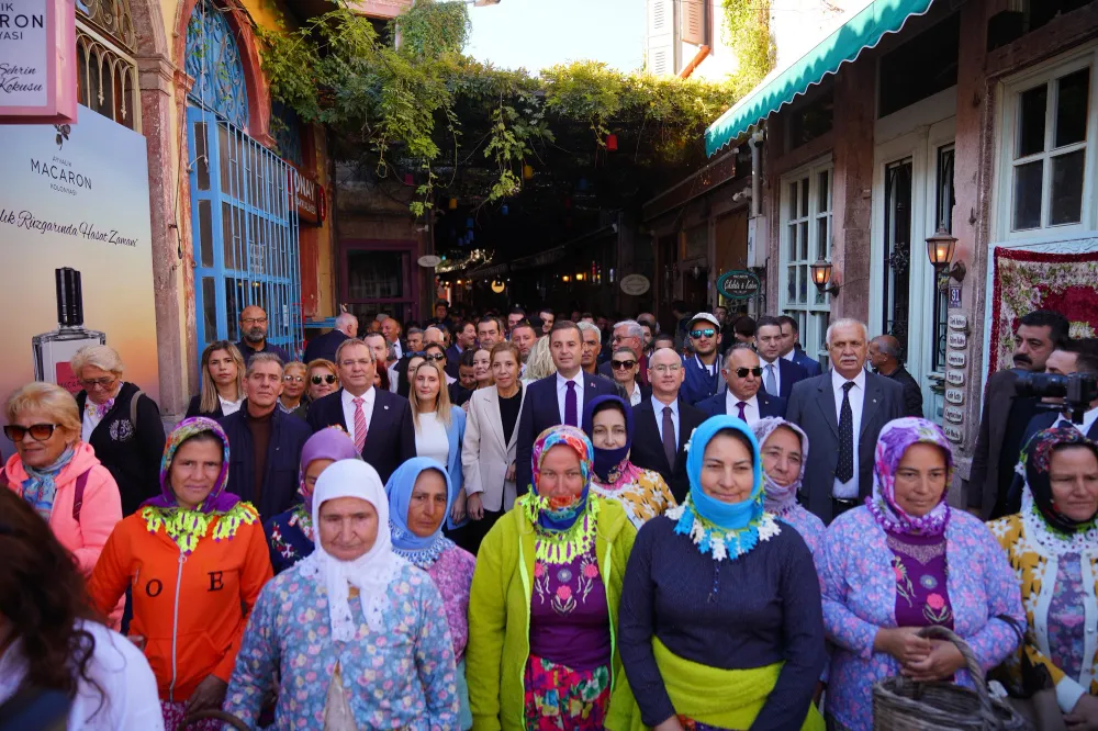 “19. AYVALIK ULUSLAR ARASI ZEYTİN HASAT FESTİVALİ” START ALDI...