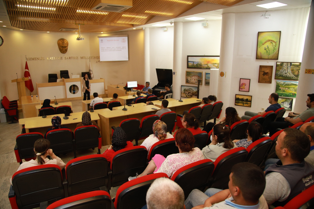 BURHANİYE BELEDİYESİ PERSONELLERİNE‘MADDE BAĞIMLILIĞI’ EĞİTİMİ DÜZENLENDİ