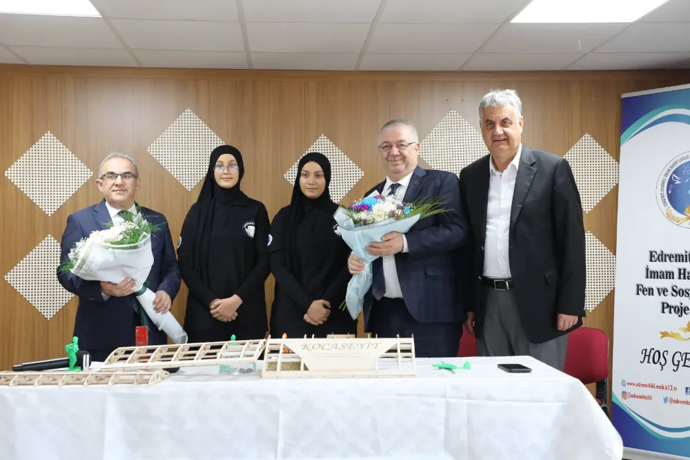 Edremit Belediyesi’nden başarılı öğrencilere teknoloji desteği