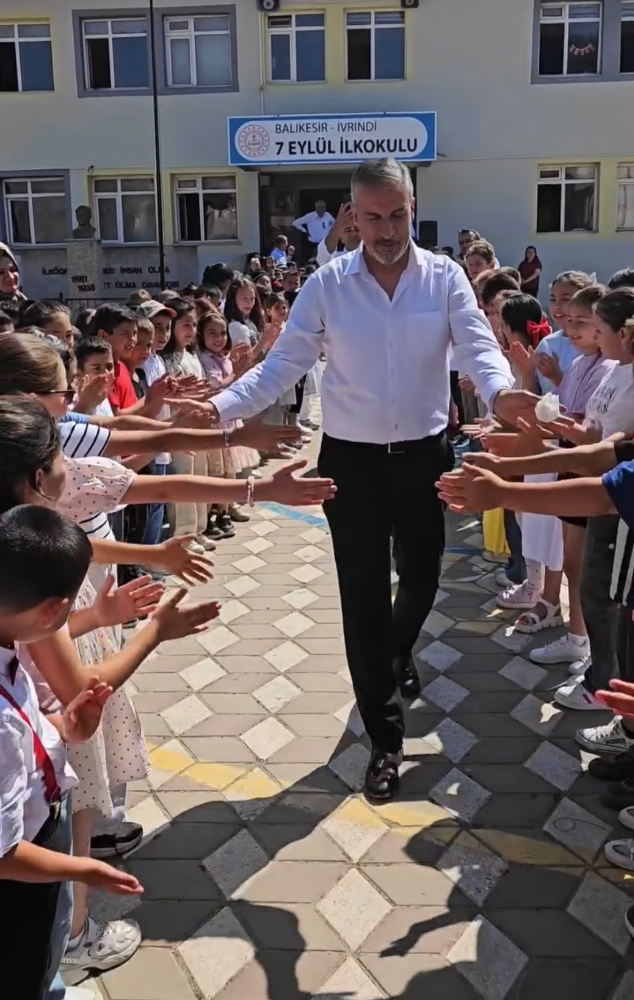 İvrindi’de Duygusal Veda: Ömer Aktaş’a Sevgiyle Uğurlama