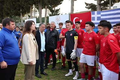 Türk-Yunan Dostluk Maçı Çeşme’de oynandı: Kazanan dostluk oldu!