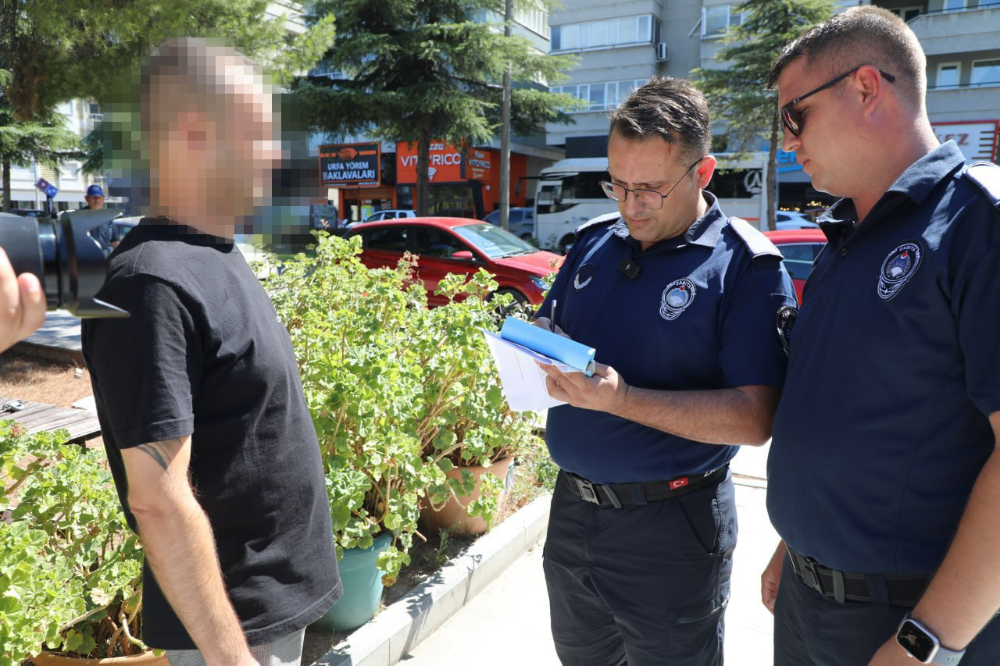 Edremit’te yere çöp ve izmarit atana para cezası dönemi başladı